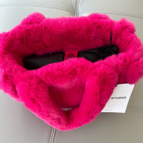 new with tagsstand studio liz bag velvety heavy faux fur fuchsia